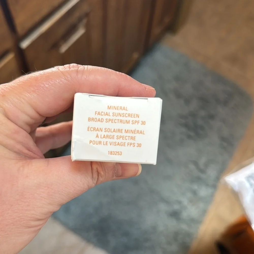 NIB Mary Kay Mineral Facial Sunscreen Broad Spectrum SPF 30 1.7 Oz